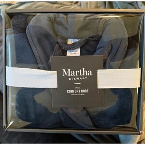 NWT Martha Stewart for Macy’s Navy Comfort Robe.    OS